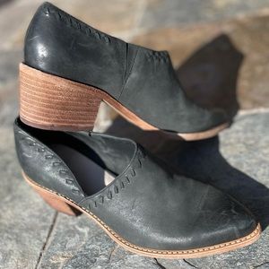 C.A.S.L.O.N leather ankle boots.